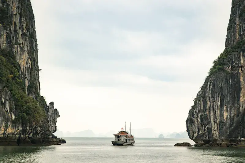 Hanoi – Ha Long - Photo 1